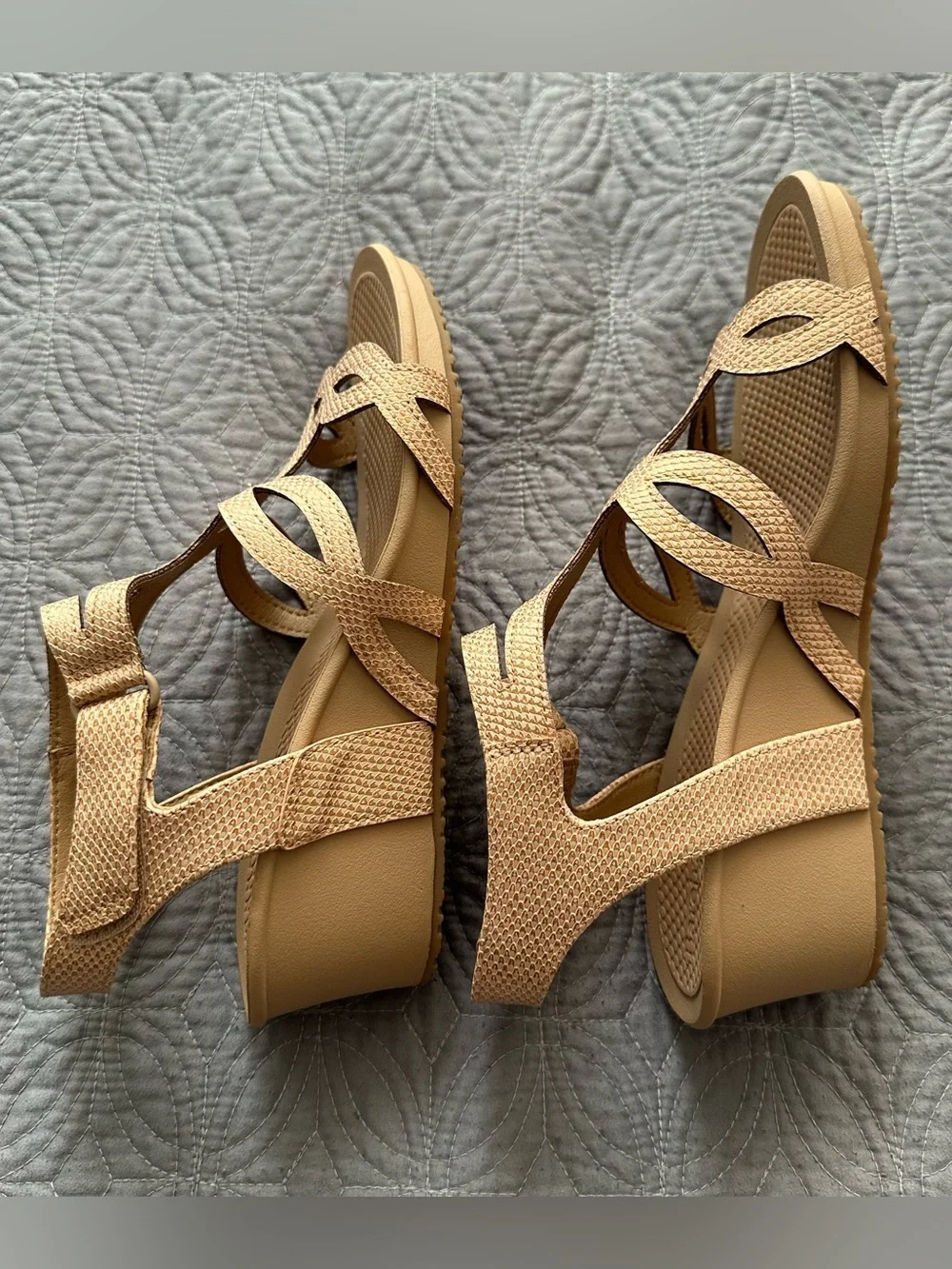 Baretraps Raeanne Strappy Wedge Sandals Gold/Beige Metallic - Size 7.5M
